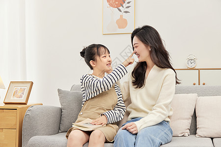 居家母女形象母女居家亲密形象背景