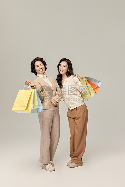 妇女节母女一起购物图片
