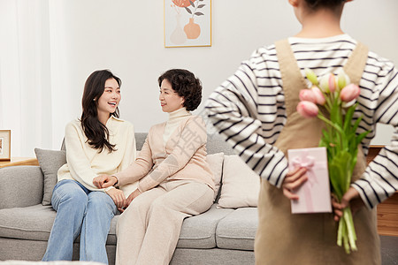 孙女赠送给奶奶礼物图片