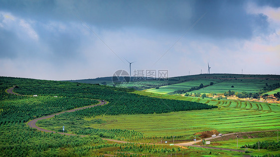 张家口草原天路夏季旅游景观图片