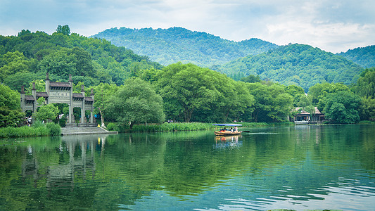 蓝天树林西湖著名景点茅家坞风景背景