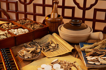 中医健康养生桌子上的中药和砂锅背景