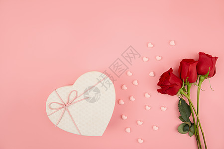 情人节粉色巧克力与红玫瑰背景图图片
