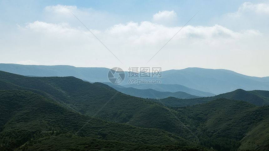 内蒙古高山叠嶂植被云彩图片