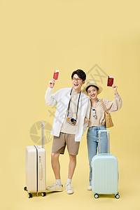 划船旅游的情侣微笑展示手上护照的旅游小情侣背景