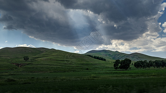 内蒙古高山草原云彩光芒图片