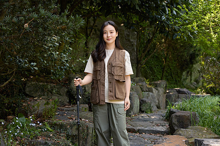 美女在植物园的游客照高清图片