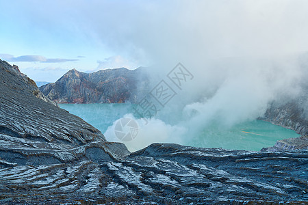 印尼宜珍火山图片