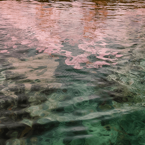粉红色的水与清水混合图片