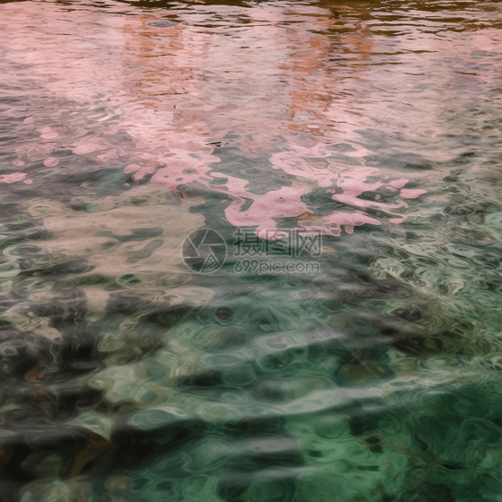 粉红色的水与清水混合图片