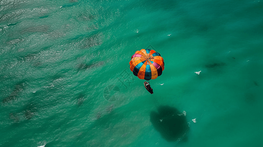 降落伞飞跃海域图片