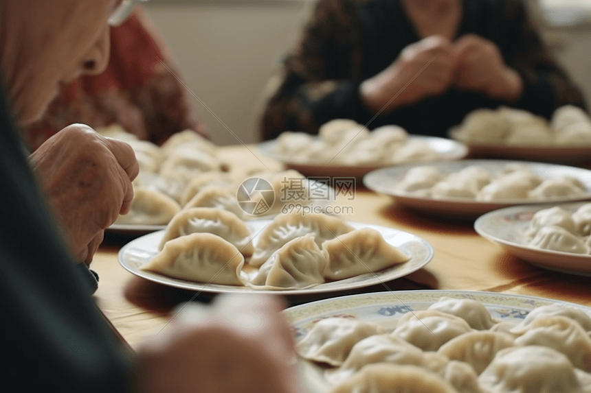 盘子里的饺子图片