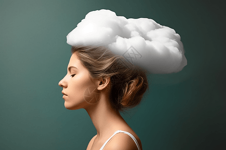 云形头侧视的女人图片