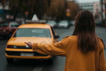 女人在街上打车的背影图片