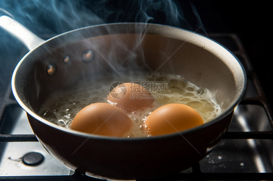 锅子中的鸡蛋图片