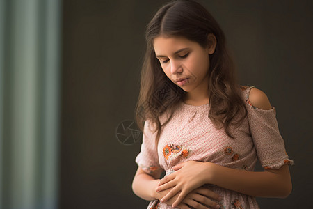 捂着肚子的女孩长发女孩手捂着肚子背景