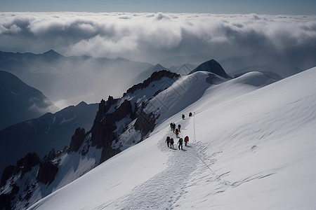 一群登山者爬雪山图片图片