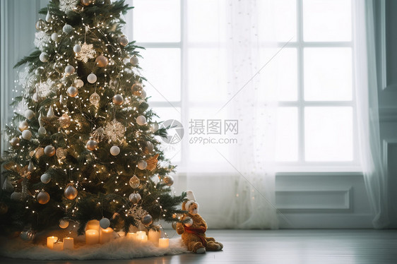 挂着小球的圣诞树图片