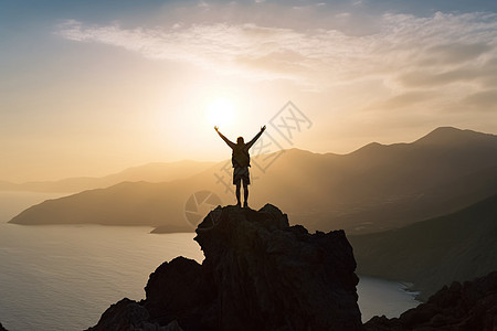 山脉徒步旅行的男子图片