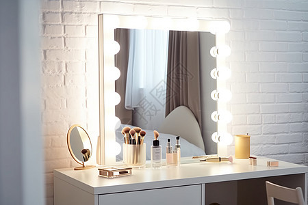 化妆桌上的镜子和化妆品背景图片