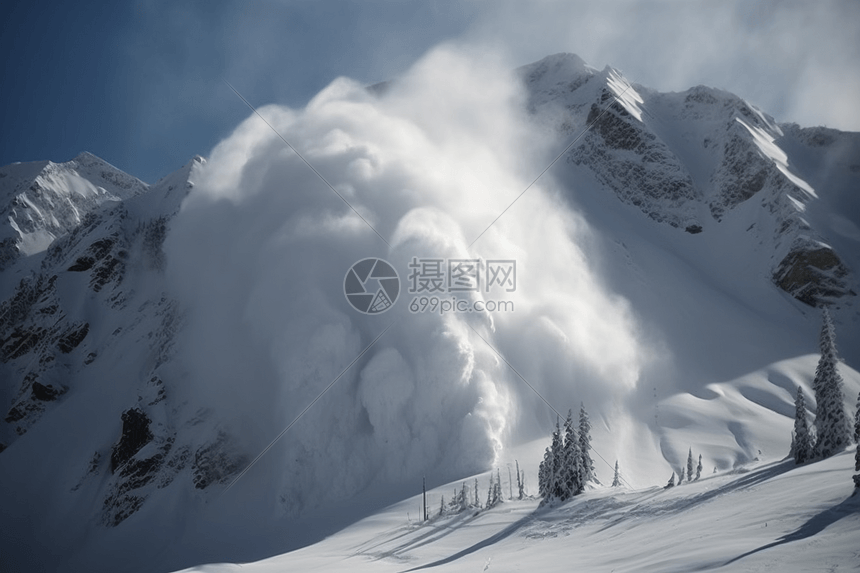 积雪从山坡上滚下图片