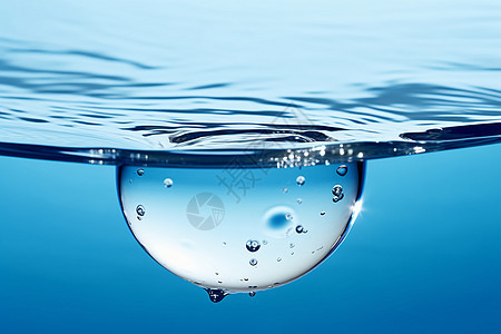 水中的蓝色水滴图片