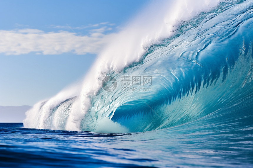 大海里卷起的波浪图片