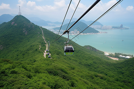 景区高空的缆车图片