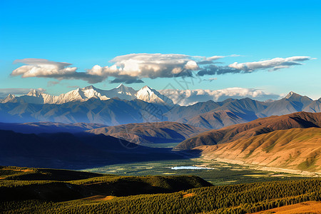 山脉风景和远处的雪山背景图片