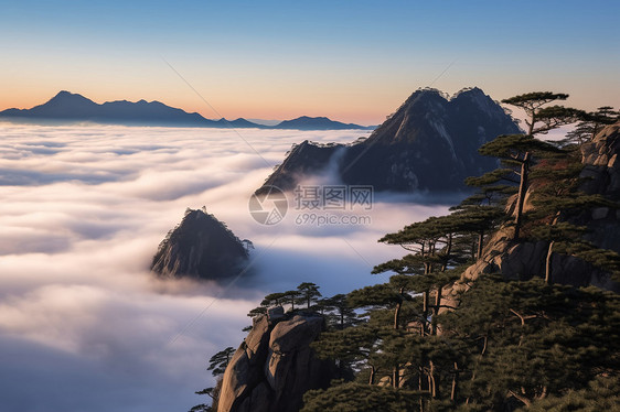 晨曦的高峰图片