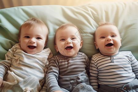 三个婴儿的笑脸可爱的外国小孩高清图片