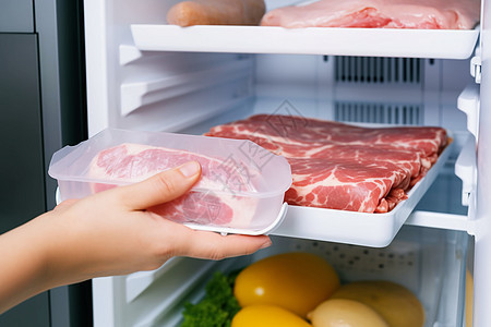 冰箱中的肉图片