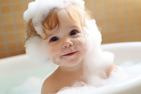 正在洗澡的可爱的小女孩背景图片