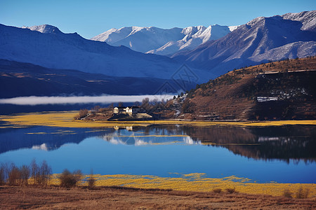 雪山与湖泊图片