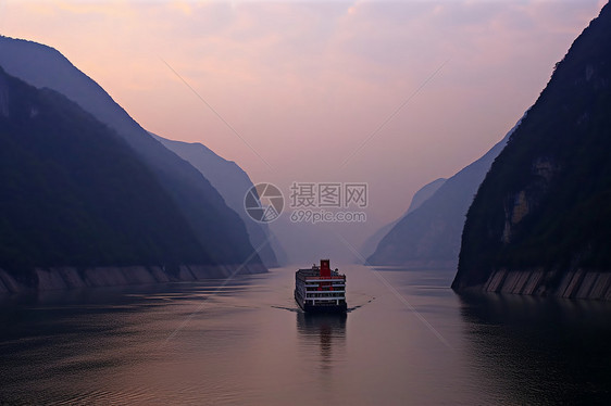 长江上的游船和两岸的风景图片