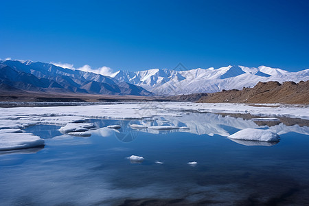 美丽的雪山风景图片