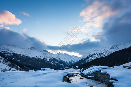 美丽的雪山山脉图片