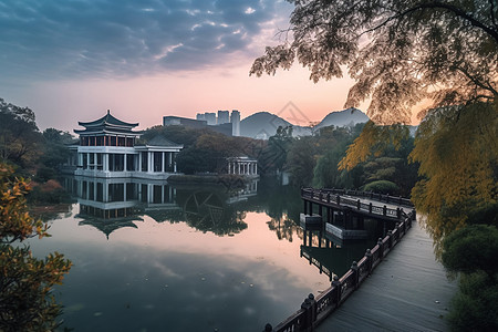 夕阳下的栈道图片