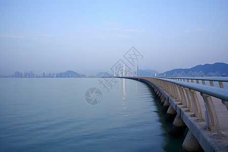 蓝天下的跨海大桥图片