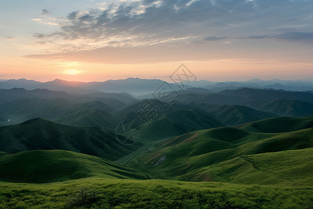 美丽的山景和日出图片