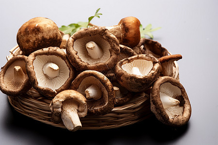 美味的野生蘑菇图片