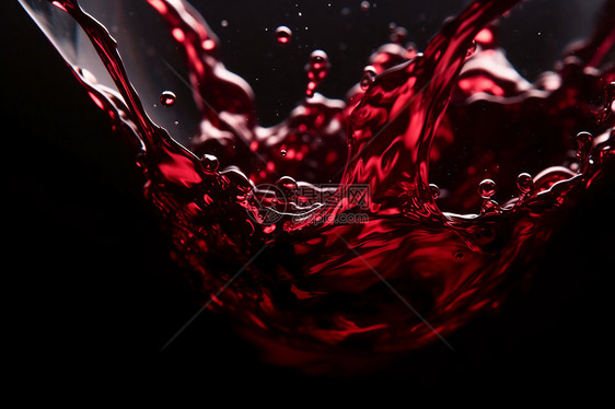 红葡萄酒飞溅图片