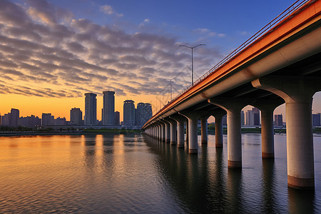 日落时分的桥梁建设图片