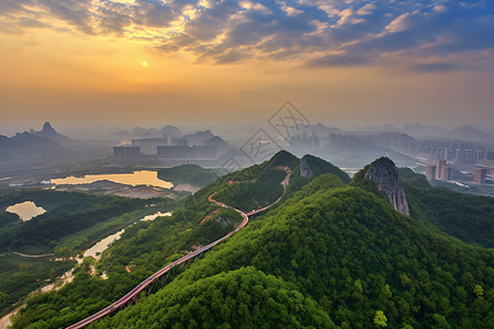 夕阳照耀的山景图片