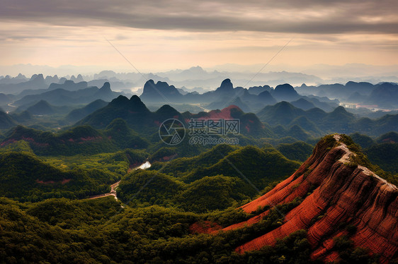 户外山峰的风景图片