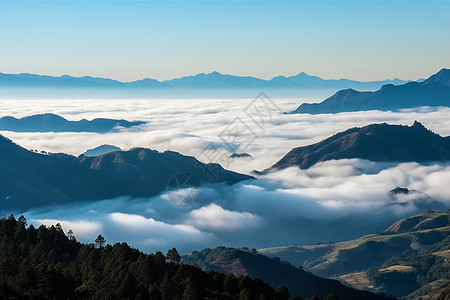 云雾缭绕的山广阔的云海背景