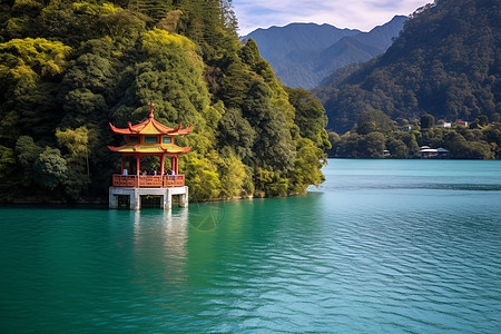 建造在湖面上的亭子图片