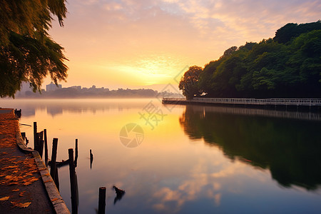 湖泊美丽的风景图片