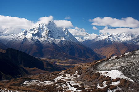 雪白的山顶图片