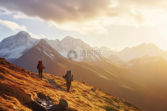 户外的登山者图片